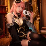 瓜希酱《玉藻前 漆黑魔术服》主题写真：20张全套美图