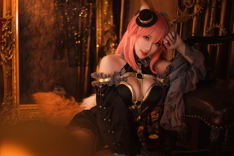 瓜希酱《玉藻前 漆黑魔术服》主题写真：20张全套美图