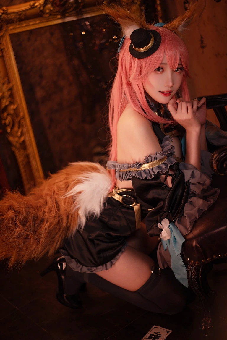 瓜希酱《玉藻前 漆黑魔术服》主题写真：20张全套美图