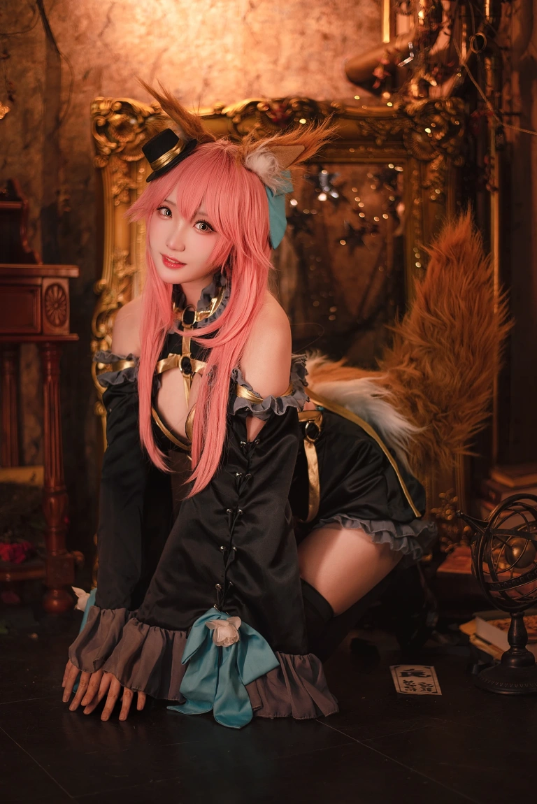 瓜希酱《玉藻前 漆黑魔术服》主题写真：20张全套美图