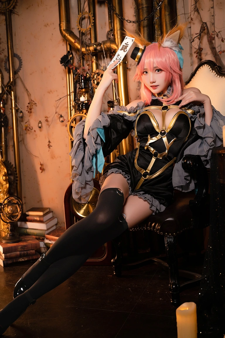 瓜希酱《玉藻前 漆黑魔术服》主题写真：20张全套美图