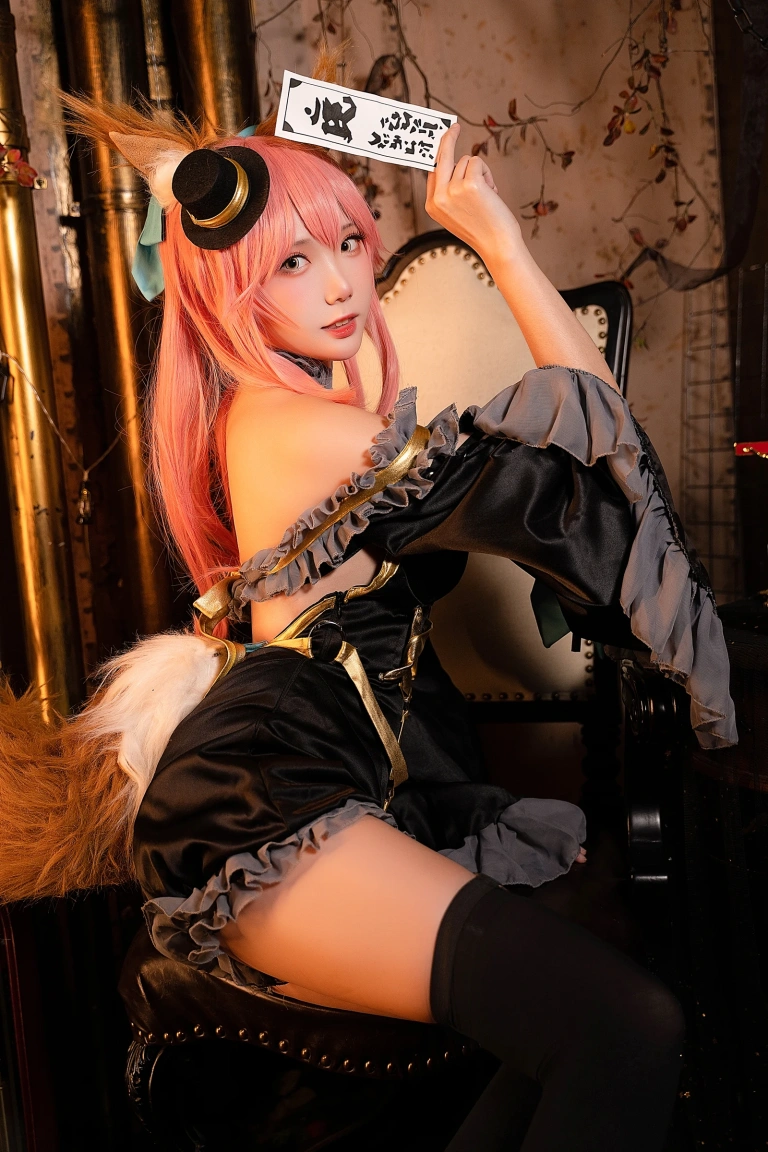 瓜希酱《玉藻前 漆黑魔术服》主题写真：20张全套美图
