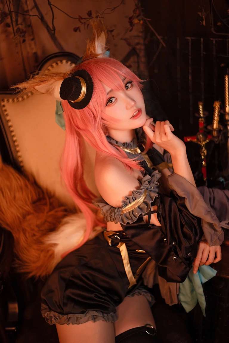 瓜希酱《玉藻前 漆黑魔术服》主题写真：20张全套美图