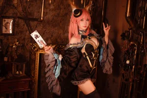 瓜希酱《玉藻前 漆黑魔术服》主题写真：20张全套美图