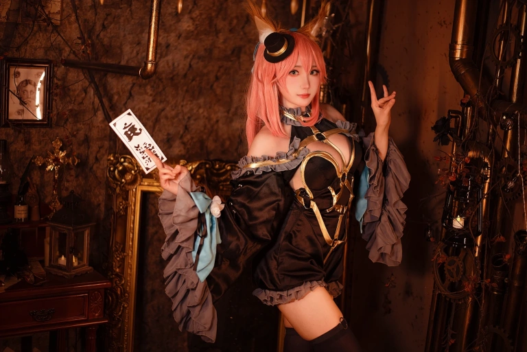 瓜希酱《玉藻前 漆黑魔术服》主题写真：20张全套美图