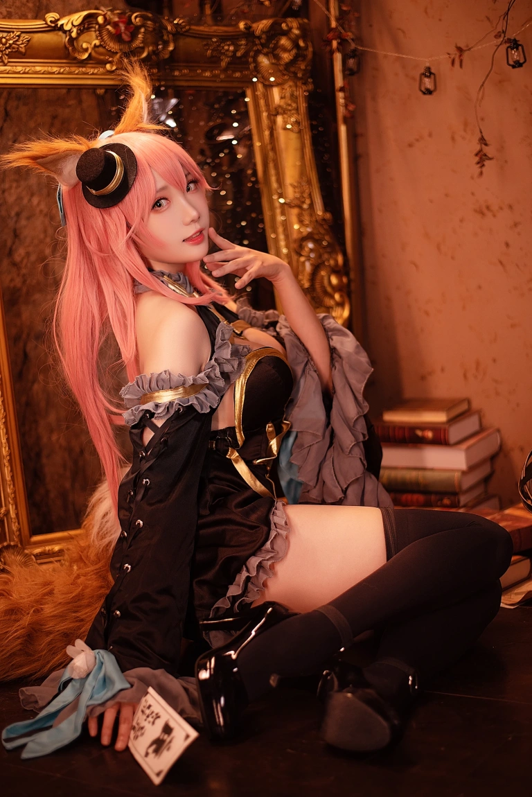 瓜希酱《玉藻前 漆黑魔术服》主题写真：20张全套美图