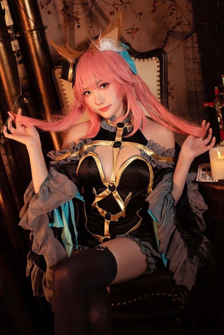 瓜希酱《玉藻前 漆黑魔术服》主题写真：20张全套美图