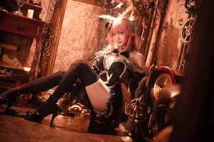 瓜希酱《玉藻前 漆黑魔术服》主题写真：20张全套美图