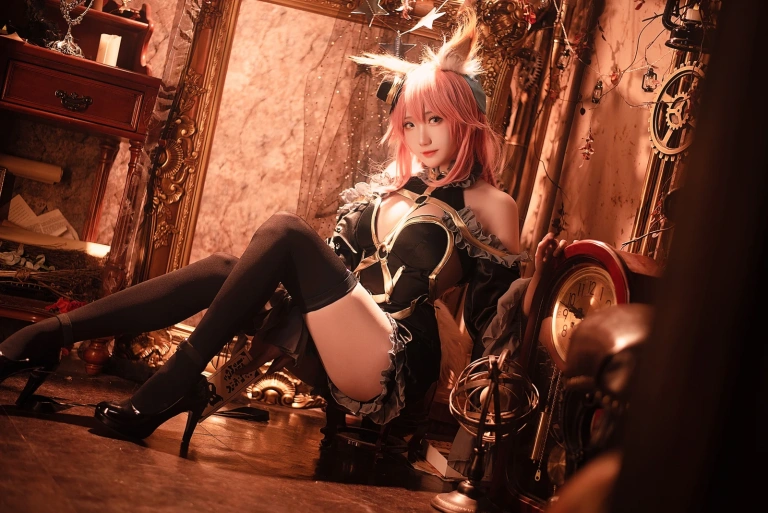瓜希酱《玉藻前 漆黑魔术服》主题写真：20张全套美图