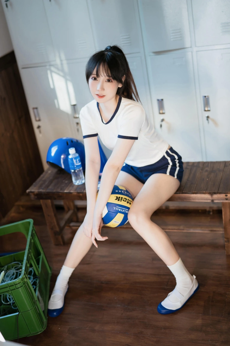 焖焖碳《体操服》主题写真：30张全套美图