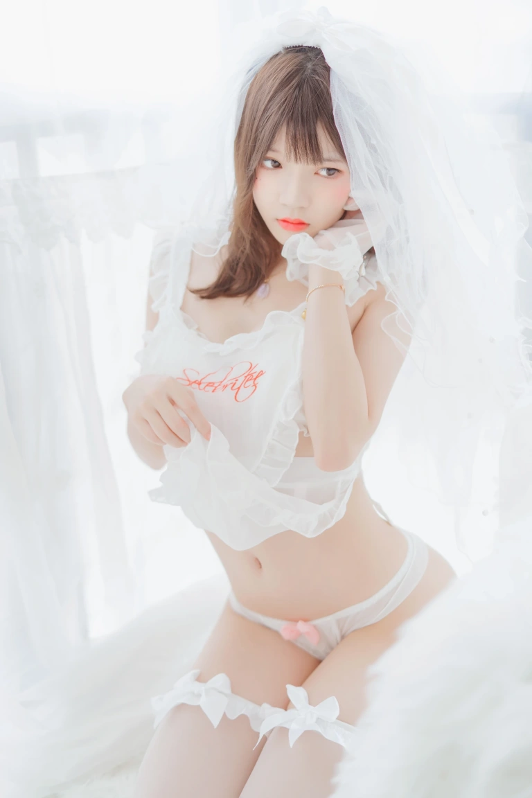 桜桃喵《轻纱 上》主题写真：33张全套美图