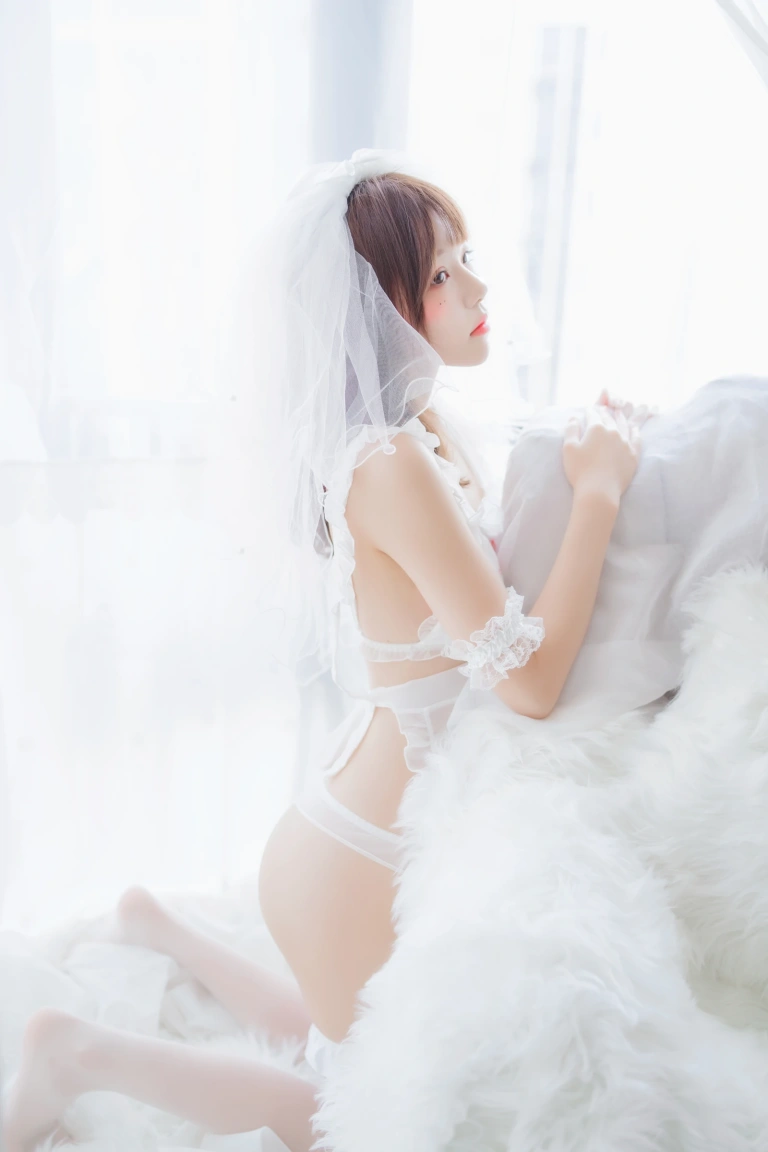 桜桃喵《轻纱 上》主题写真：33张全套美图