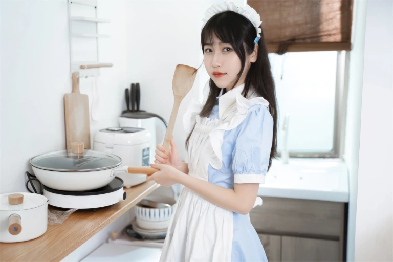 不呆猫《厨房小女仆》主题写真：35张全套美图