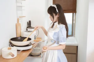不呆猫《厨房小女仆》主题写真：35张全套美图