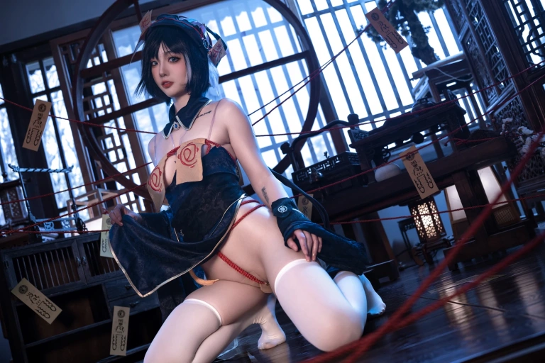 桃良阿宅《华甲小僵尸》主题写真：53张全套美图