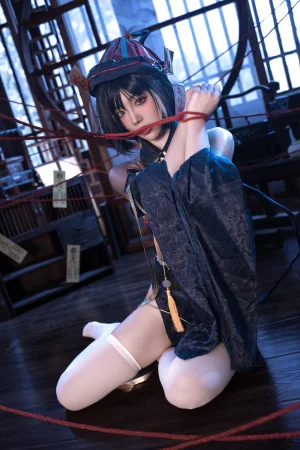 桃良阿宅《华甲小僵尸》主题写真：53张全套美图