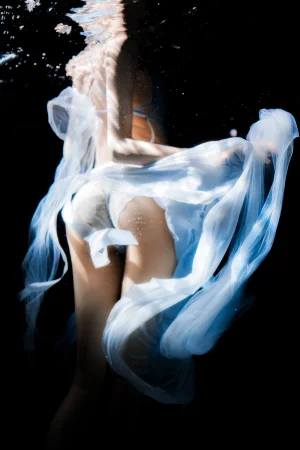 木棉棉《清澈水下》主题写真：59张全套美图