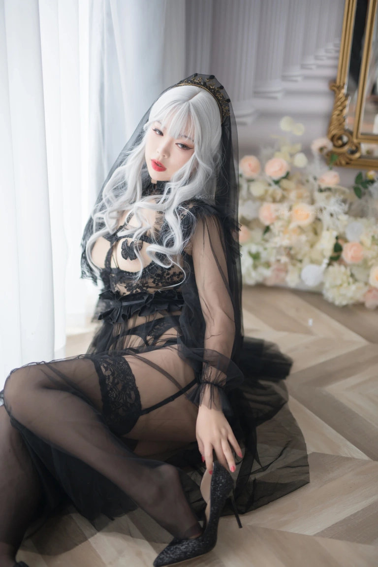 白烨《魔女黑丝》主题写真：73张全套美图，含14个视频