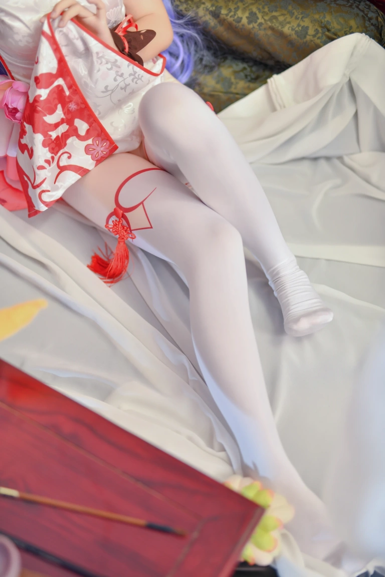 面饼仙儿《旗袍COS》主题写真：20张全套美图