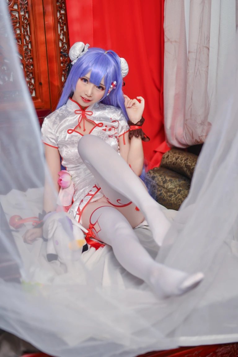 面饼仙儿《旗袍COS》主题写真：20张全套美图