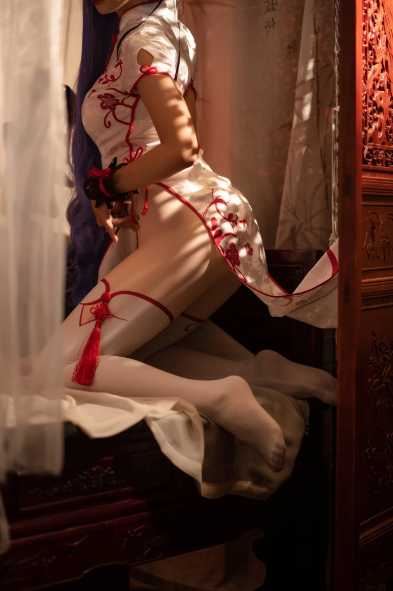 面饼仙儿《旗袍COS》主题写真：20张全套美图