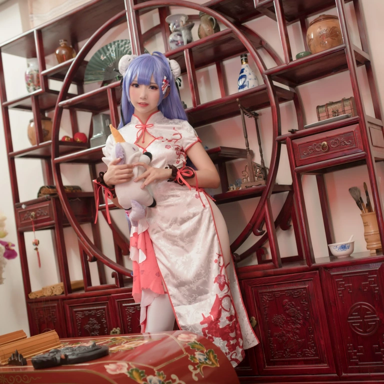 面饼仙儿《旗袍COS》主题写真：20张全套美图