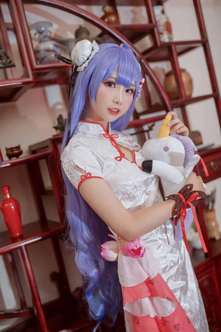 面饼仙儿《旗袍COS》主题写真：20张全套美图