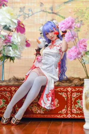 面饼仙儿《旗袍COS》主题写真：20张全套美图