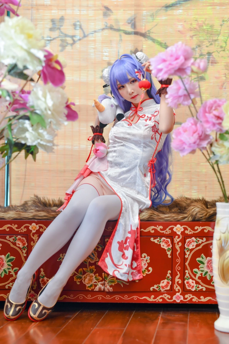 面饼仙儿《旗袍COS》主题写真：20张全套美图