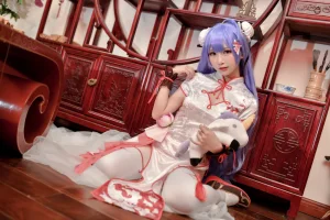 面饼仙儿《旗袍COS》主题写真：20张全套美图