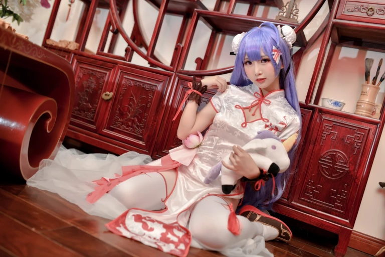 面饼仙儿《旗袍COS》主题写真：20张全套美图
