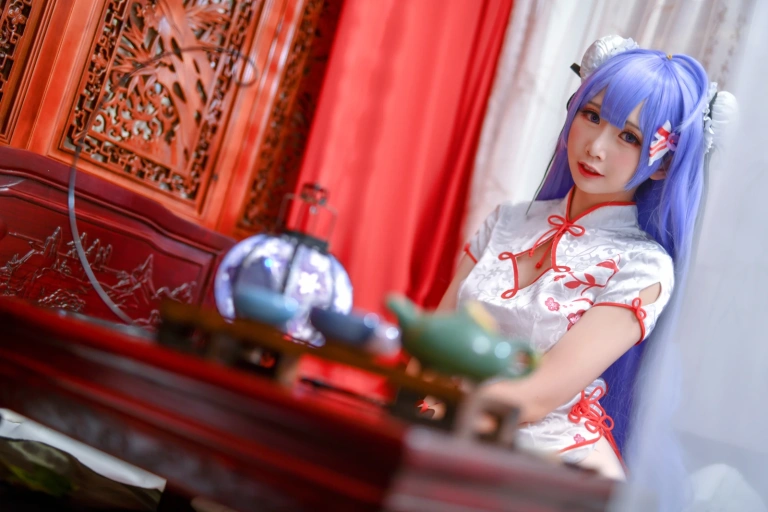 面饼仙儿《旗袍COS》主题写真：20张全套美图