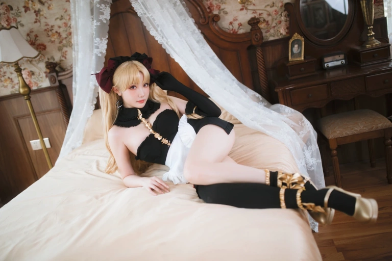 瓜希酱《艾蕾女仆》主题写真：23张全套美图