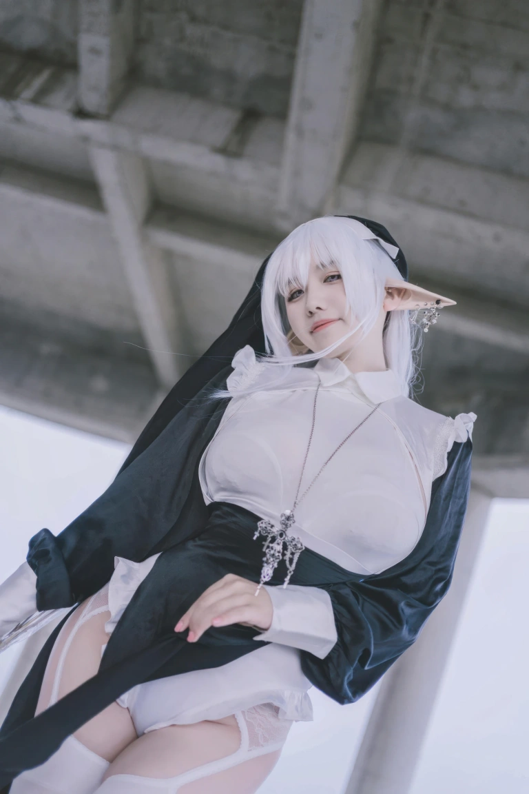 阿半今天很开心《精灵修女》主题写真：28张全套美图