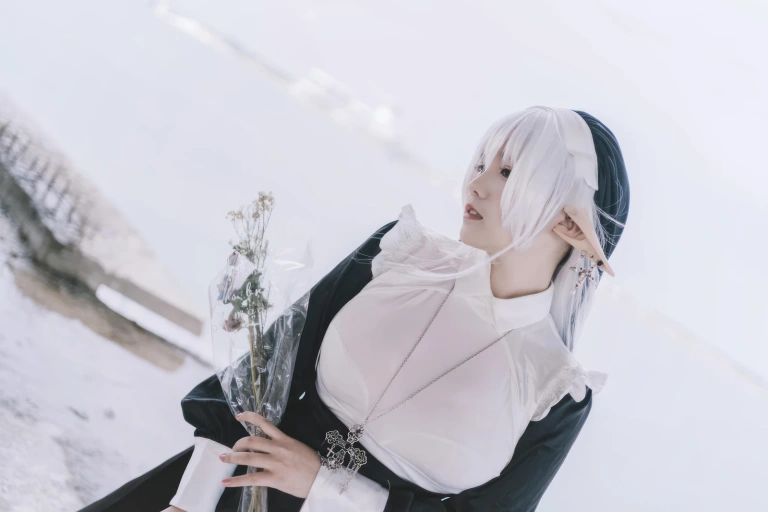 阿半今天很开心《精灵修女》主题写真：28张全套美图