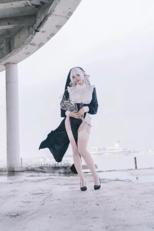 阿半今天很开心《精灵修女》主题写真：28张全套美图