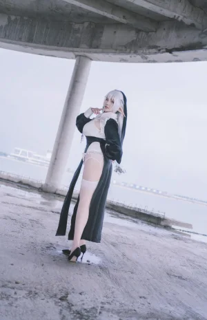 阿半今天很开心《精灵修女》主题写真：28张全套美图