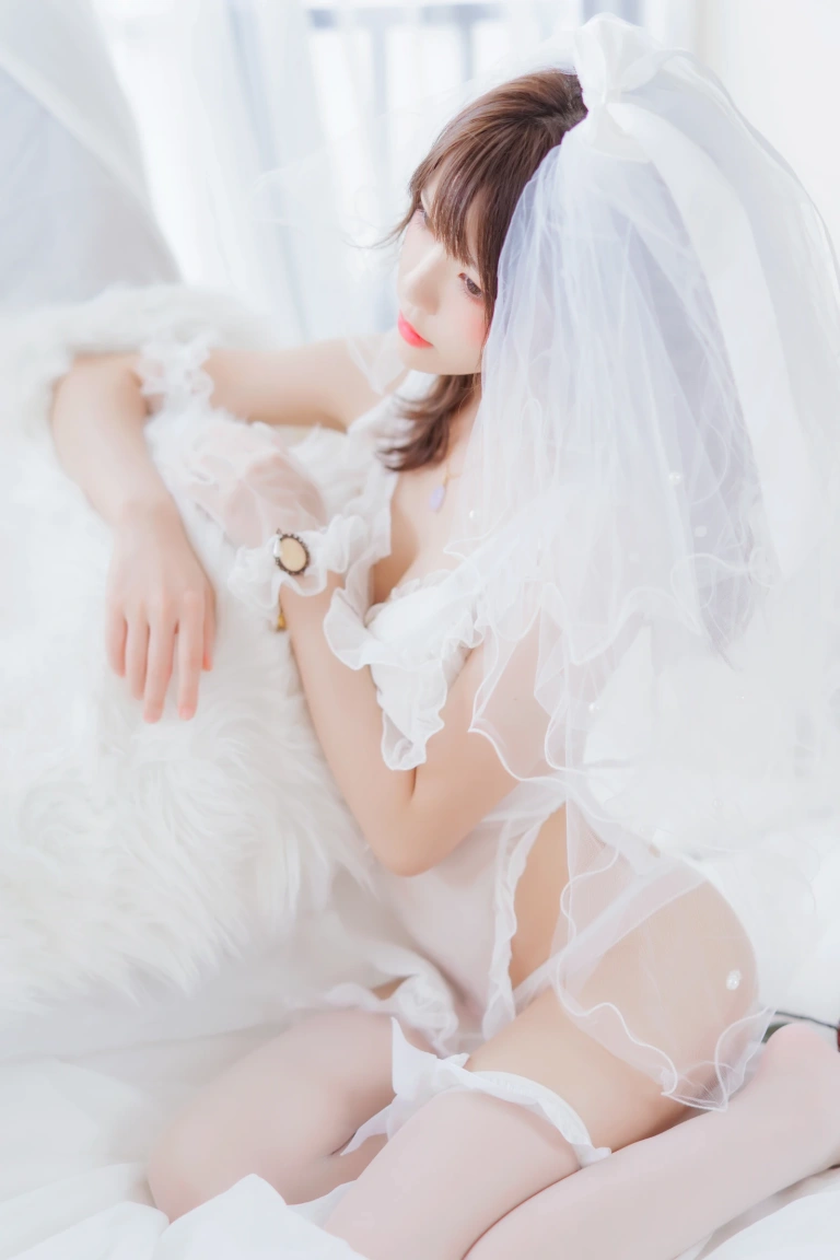 桜桃喵《轻纱 下》主题写真：34张全套美图