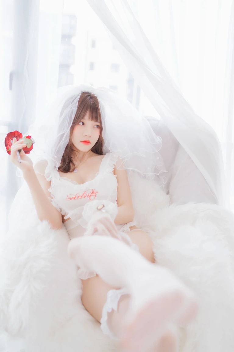 桜桃喵《轻纱 下》主题写真：34张全套美图