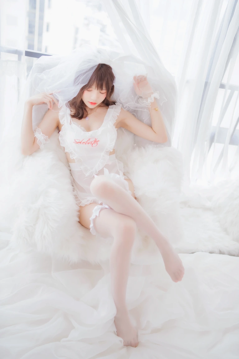 桜桃喵《轻纱 下》主题写真：34张全套美图