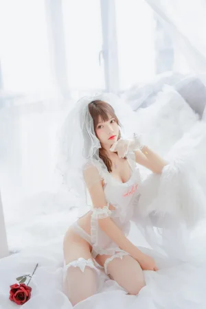 桜桃喵《轻纱 下》主题写真：34张全套美图