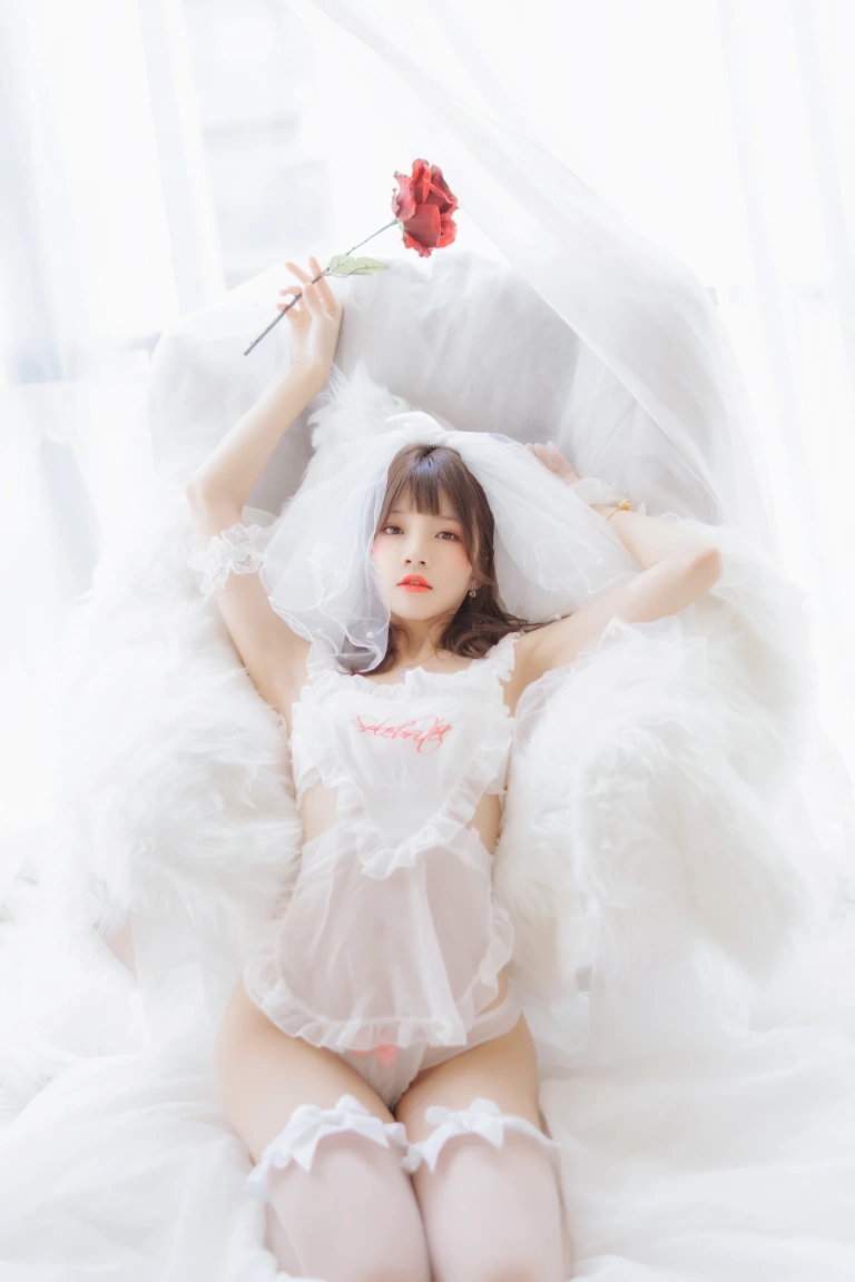 桜桃喵《轻纱 下》主题写真：34张全套美图