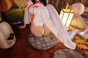 抱走莫子《神社巫女》主题写真：48张全套美图，含4个视频