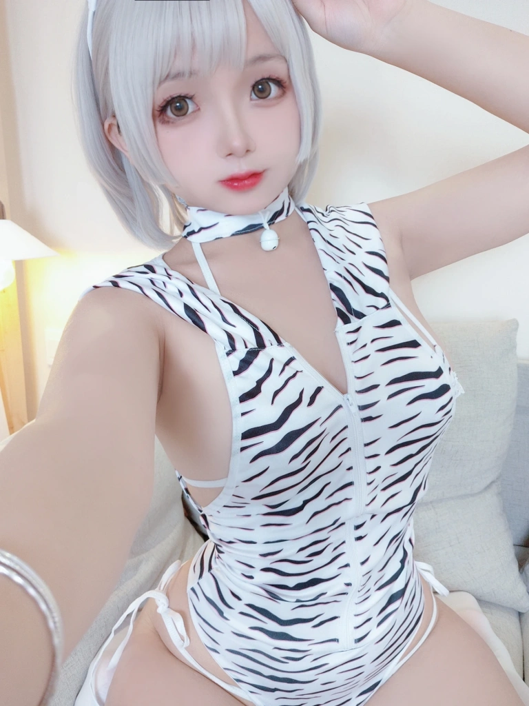 日奈娇(椎名莜)《白虎》主题写真：50张全套美图
