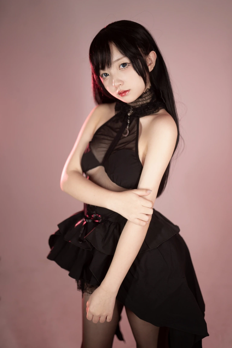 花铃《黑丝燕尾礼服》主题写真：85张全套美图