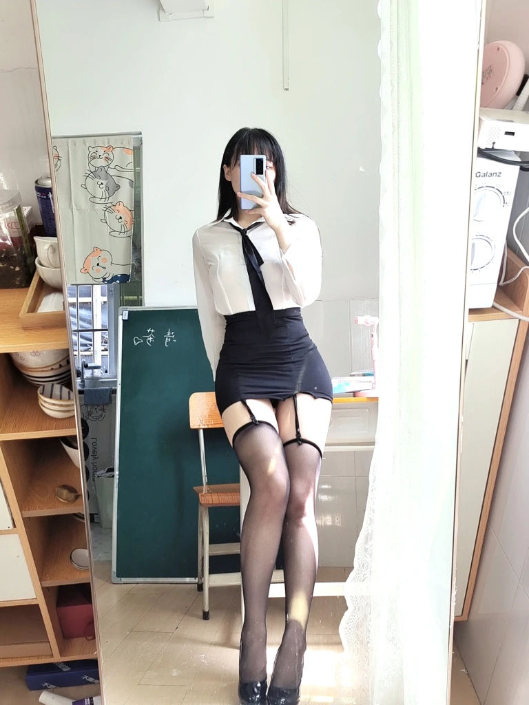 九言《OL》主题写真：21张全套美图，含2个视频