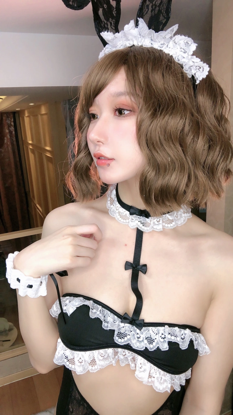 阿包也是兔娘《兔兔》主题写真：14张全套美图