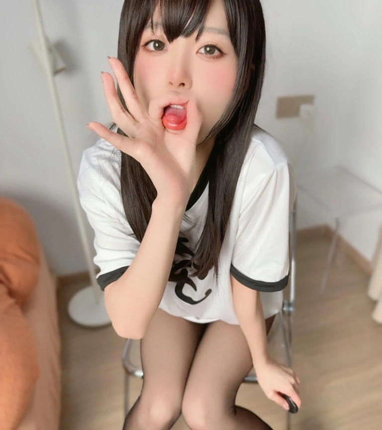 布丁大法《宅》主题写真：22张全套美图
