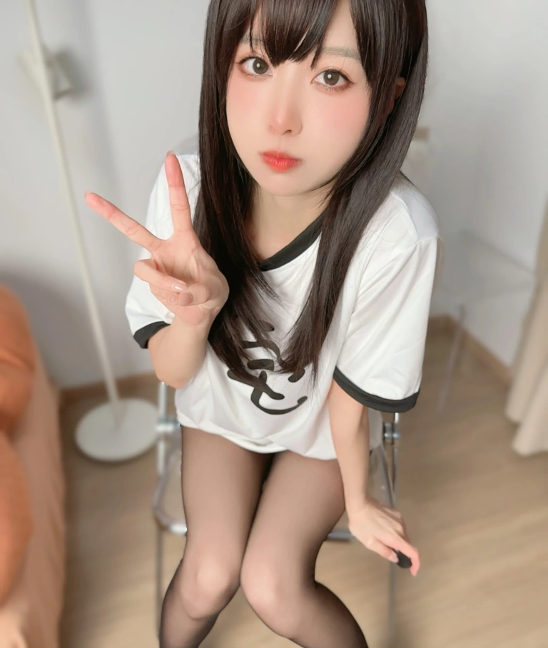 布丁大法《宅》主题写真：22张全套美图