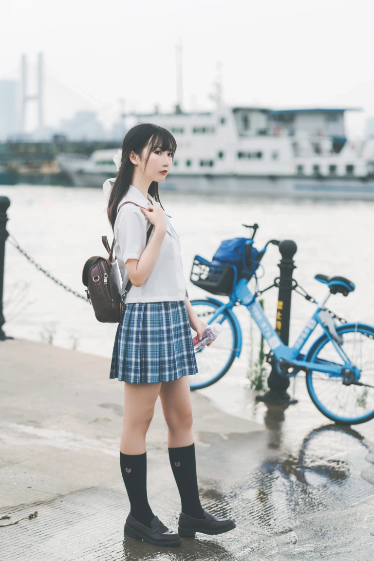 面饼仙儿《沙雕JK》主题写真：22张全套美图